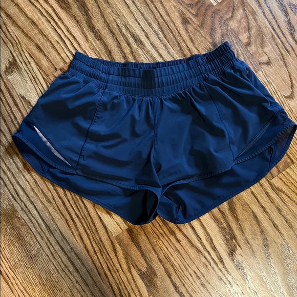 lululemon athletica Pants - Lululemon 2.5 Hotty Hot Shorts